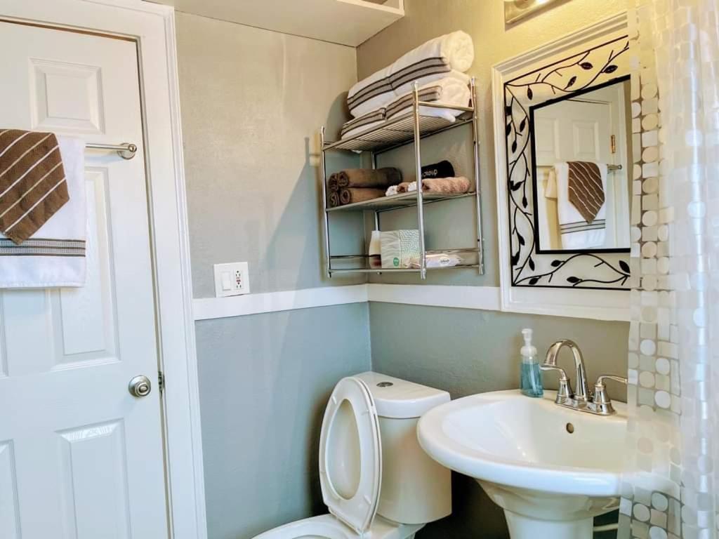 2 Bedroom Apt Near Great Lakes Naval Base And 6 Flags Waukegan Exterior photo