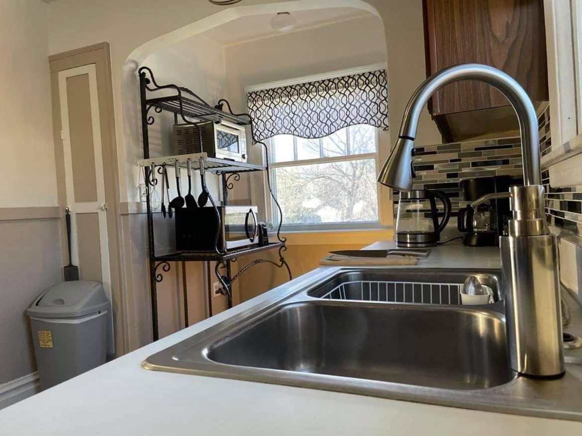 2 Bedroom Apt Near Great Lakes Naval Base And 6 Flags Waukegan Exterior photo